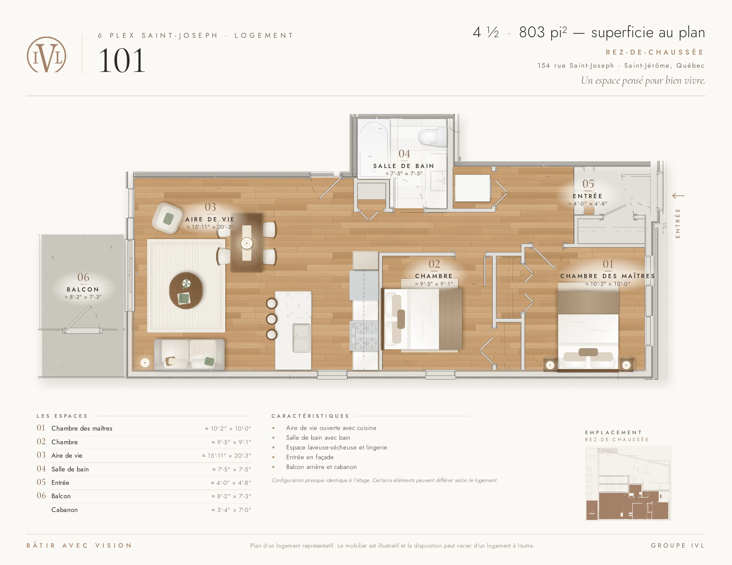 Plan du logement 101, au rez-de-chaussée : deux chambres, salle de bain, aire de vie ouverte avec cuisine, entrée en façade et balcon arrière.